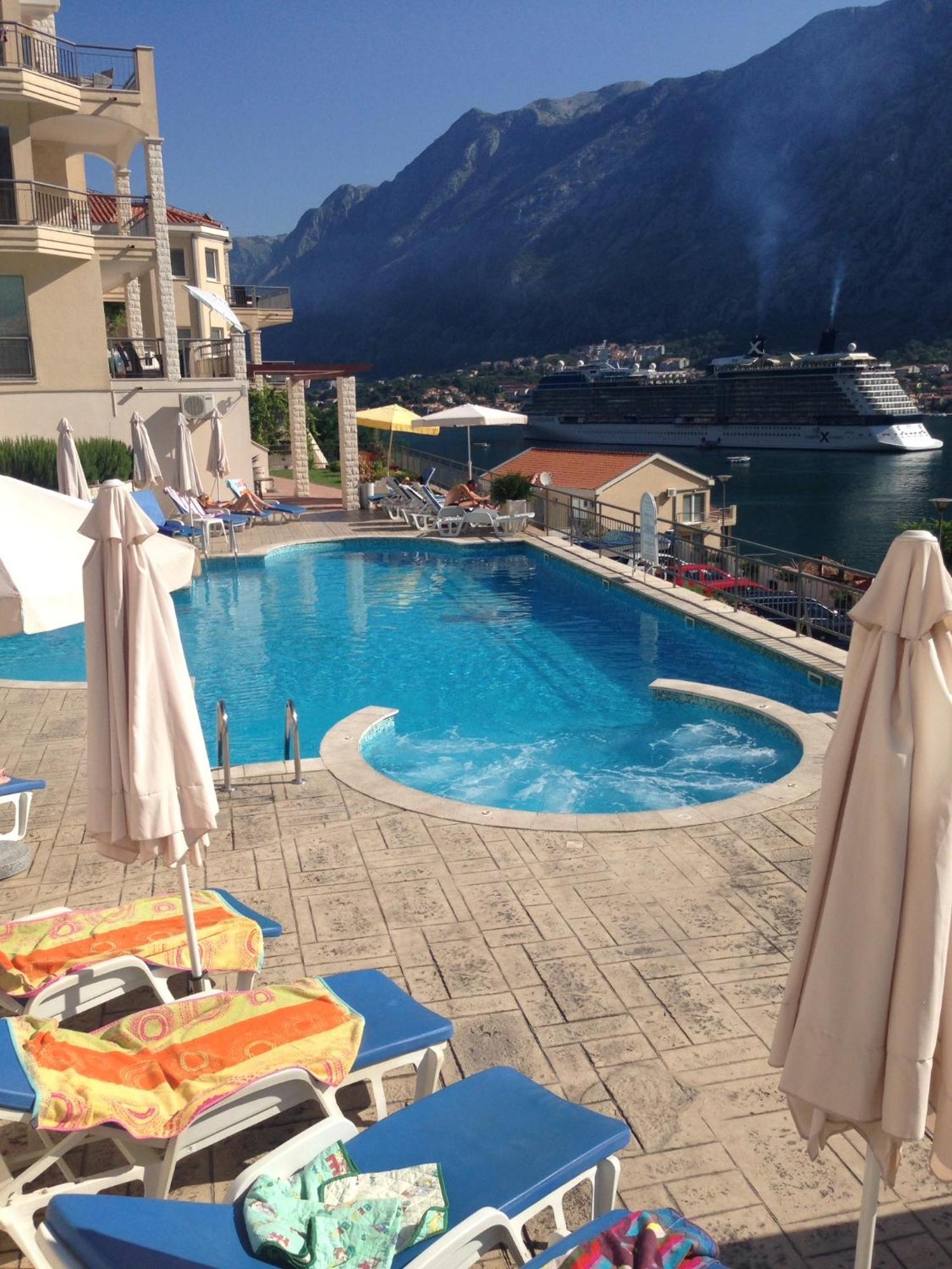 Apartment Fjord Waterfront Kotor Buitenkant foto