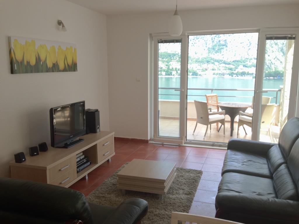 Apartment Fjord Waterfront Kotor Buitenkant foto