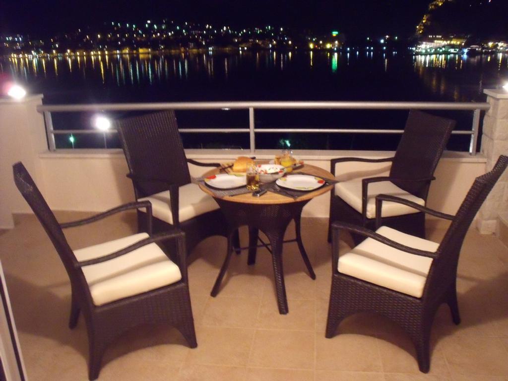Apartment Fjord Waterfront Kotor Buitenkant foto